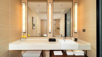 Shower, hair dryer, bathrobes, slippers