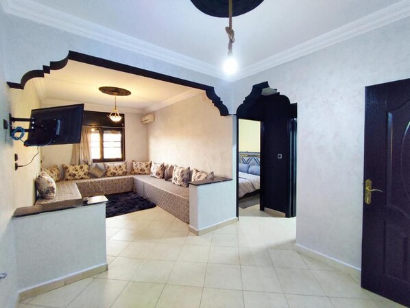 Standard Suite | Living area | TV