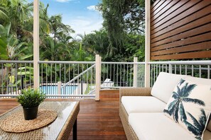 Property grounds - Large Family Pool Home in Taringa|6km to CBD|Pets (Taringa)