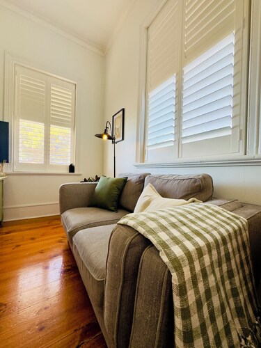 Stunning 2 bedroom apartment on the foreshore  