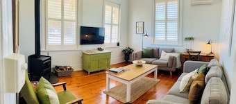 Stunning 2 bedroom apartment on the foreshore