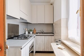 Kühlschrank, Ofen, Herdplatte, Geschirrspüler