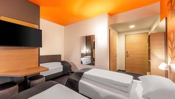 Dreibettzimmer | Schreibtisch, kostenloses WLAN, Bettwäsche