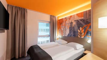 Escriptori, wifi gratuïta i roba de llit