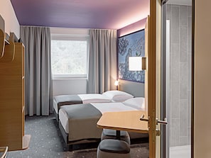 Soundproofing, free WiFi