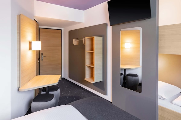 Soundproofing, free WiFi