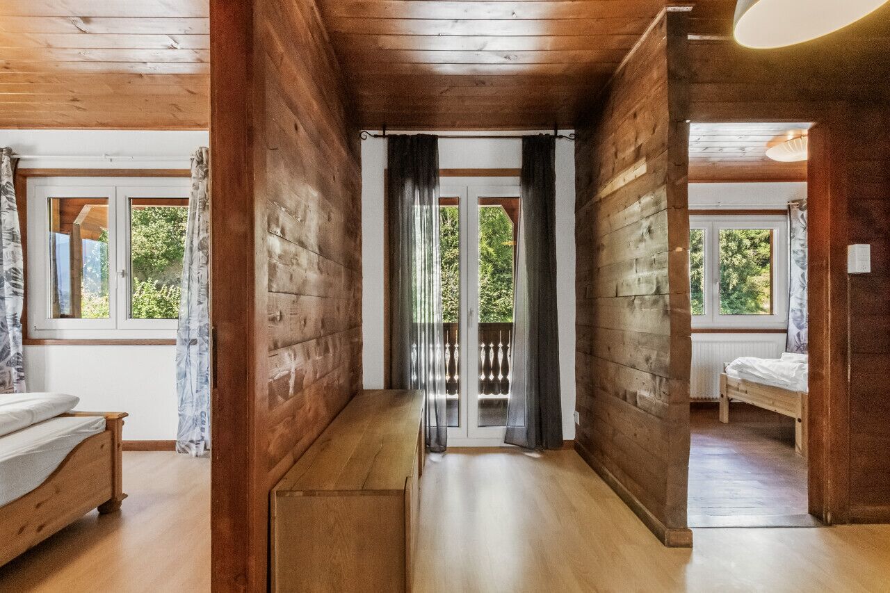 4 dormitoris, planxa i posts de planxar, wifi gratuïta i roba de llit 