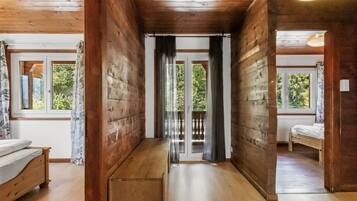 4 dormitoris, planxa i posts de planxar, wifi gratuïta i roba de llit