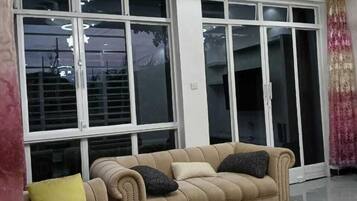 Smart TV 24-inch có truyền hình kỹ thuật số