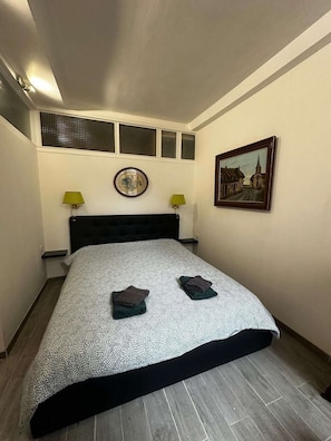 1 bedroom, WiFi, bed sheets - Le Royal, F2 downtown (Bayeux)