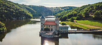 Unusual nights on a 12m boat in the heart of nature (Loire gorges) 