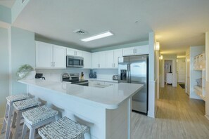 Kühlschrank, Ofen, Herdplatte, Geschirrspüler