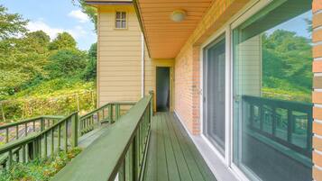 Basic Room, 1 Bedroom (lilac) | 1 bedroom, free WiFi