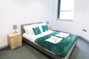 1 chambre, bureau, fer et planche à repasser, Wi-Fi