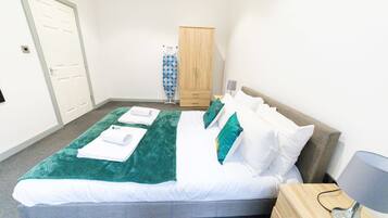 1 bedroom, desk, iron/ironing board, WiFi