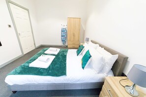 1 chambre, bureau, fer et planche à repasser, Wi-Fi