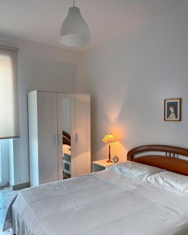 1 bedroom, desk, free WiFi, bed sheets