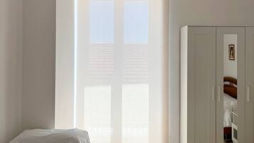 1 bedroom, desk, free WiFi, bed sheets