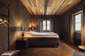 Deluxe Double Room, Mountain View | Desk, free WiFi - Gulbrakka Basecamp (Meloy)