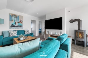Televisie en een open haard