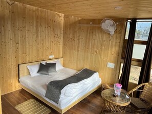 3 bedrooms, individually furnished, blackout drapes, free WiFi - Aikyam Cottages and Camps (Bhuntar)