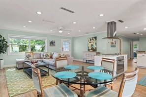 Interior - Sunset Cove | Team Joseph Ellen (Jacksonville Beach)