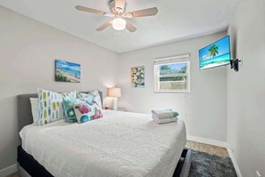 3 bedrooms, iron/ironing board, free WiFi, bed sheets - Sunset Cove | Team Joseph Ellen (Jacksonville Beach)