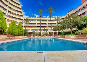 Pool - Parque Marbella 1-6C. Magnificent 4 bedroom apartment South facing (Marbella)