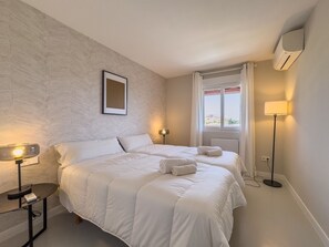 4 chambres, fer et planche à repasser, accès au Wi-Fi (inclus)