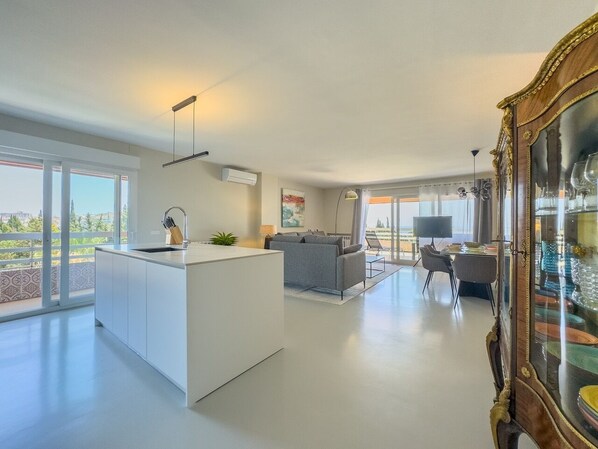 Smart TV - Parque Marbella 1-6C. Magnificent 4 bedroom apartment South facing (Marbella)