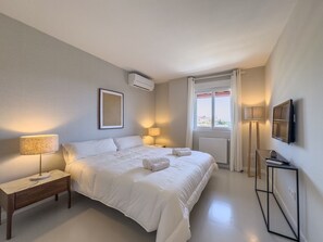 4 bedrooms, iron/ironing board, free WiFi, bed sheets - Parque Marbella 1-6C. Magnificent 4 bedroom apartment South facing (Marbella)