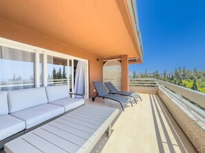 Terrace/patio - Parque Marbella 1-6C. Magnificent 4 bedroom apartment South facing (Marbella)