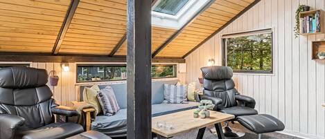 Una televisión, un reproductor de DVD