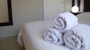 1 soverom, strykejern/-brett, wi-fi (inkludert) og sengetøy