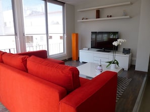 TV - Penthouse Apartment in the Heart of Sitges (Sitges)