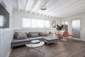Villa, 6 Bedrooms, Terrace, Garden View | Living area