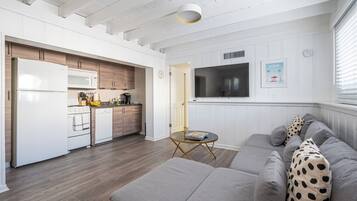 Villa, 6 Bedrooms, Terrace, Garden View | Private kitchen | Fridge, microwave, oven, stovetop