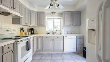 Villa, 6 Bedrooms, Terrace, Garden View | Private kitchen | Fridge, microwave, oven, stovetop