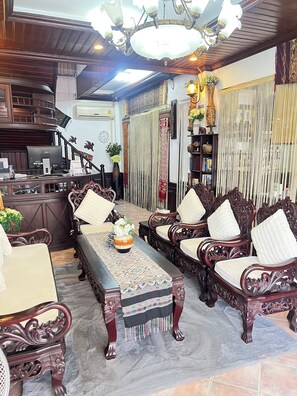 Vista frontal de la propiedad