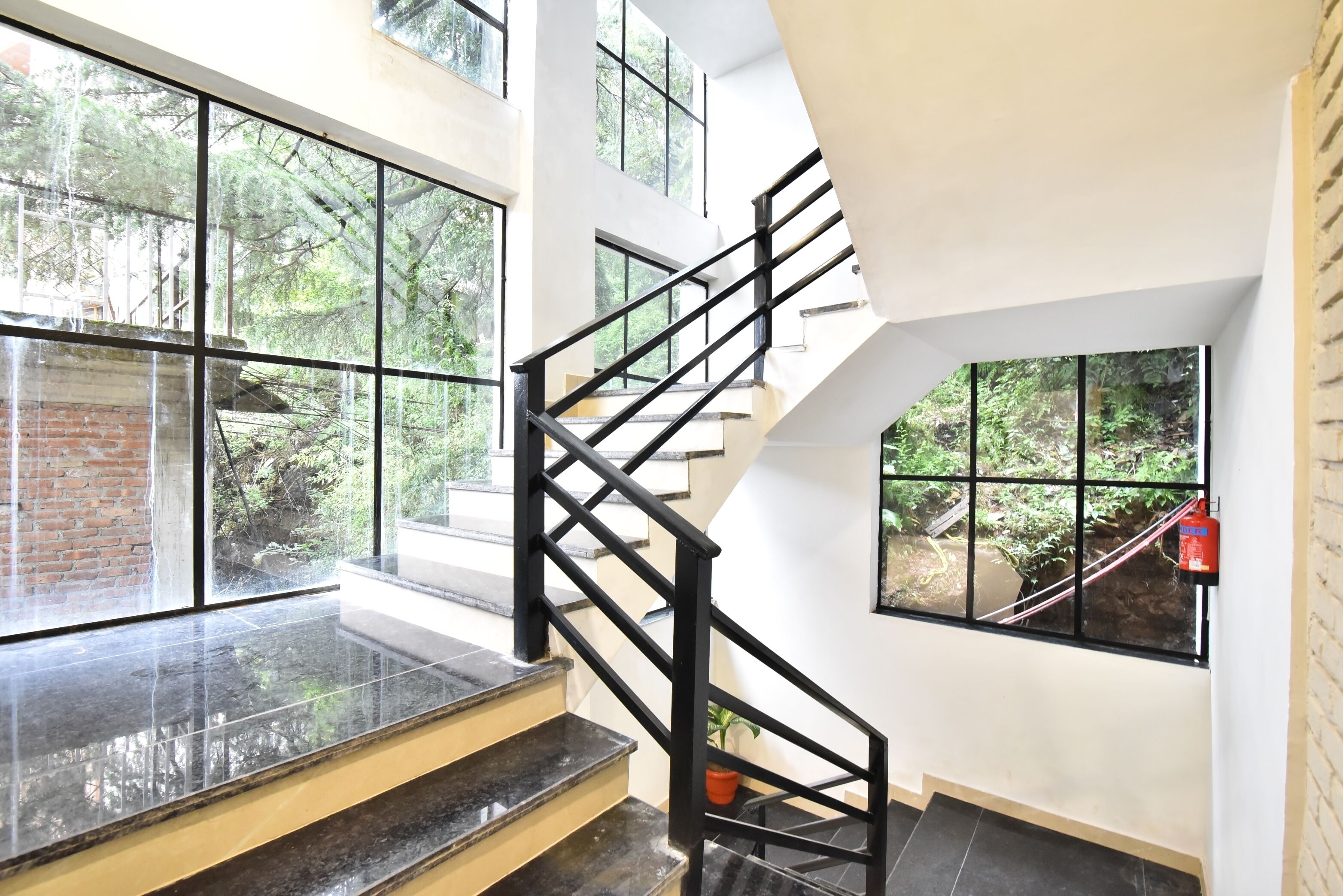 المنشأة من الخارج