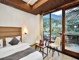 华丽客房, 阳台, 山景 | 办公桌、笔记本电脑工作区、熨斗/熨板、免费 WiFi