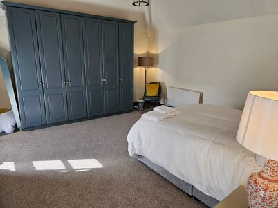 Tranquil Retreat Overlooking The Rock of Cashel