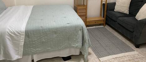 1 chambre, fer et planche Ă repasser, Wi-Fi gratuit, draps fournis