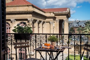 Departamento Deluxe, vista a la ciudad | Vista del balcón