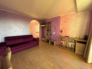 Comfort Quadruple Room, Hill View | Living area