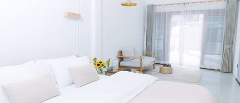 4 bedrooms, iron/ironing board, WiFi, bed sheets