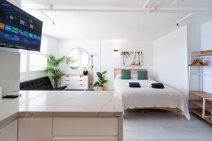 1 bedroom, iron/ironing board, free WiFi, bed sheets - HolidayRento Bondi Beach View Rooftop Pool (Bondi)