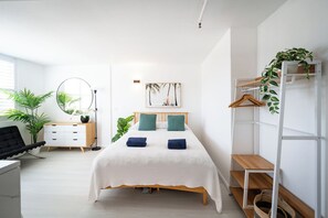 1 slaapkamer, een strijkplank/strijkijzer, gratis wifi, beddengoed