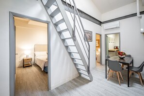 Apartamento | Área de estar | TV de tela plana 42 polegadas com canais via satélite