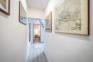 2 chambres, ameublement unique, bureau